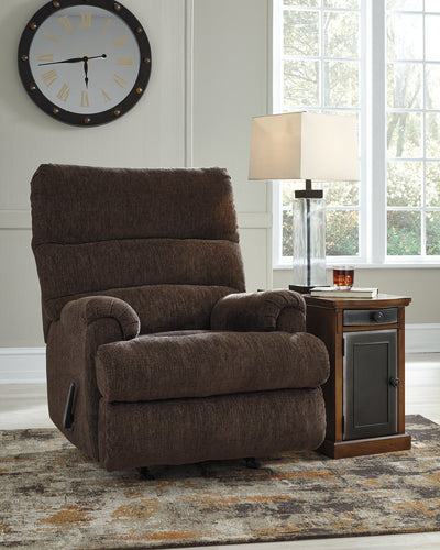 Man Fort Signature Design by Ashley Recliner image