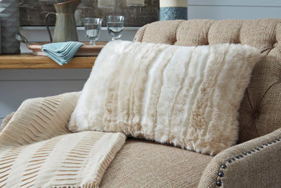 Amoret Pillow (Set of 4) - Dream Furniture Outlet