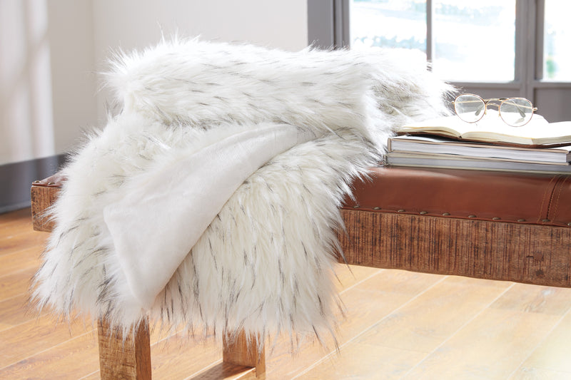 Calisa Throw (Set of 3) - Dream Furniture Outlet