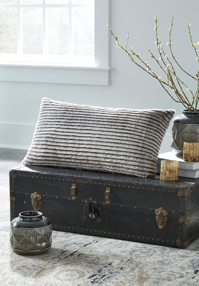 Metea Pillow (Set of 4) - Dream Furniture Outlet