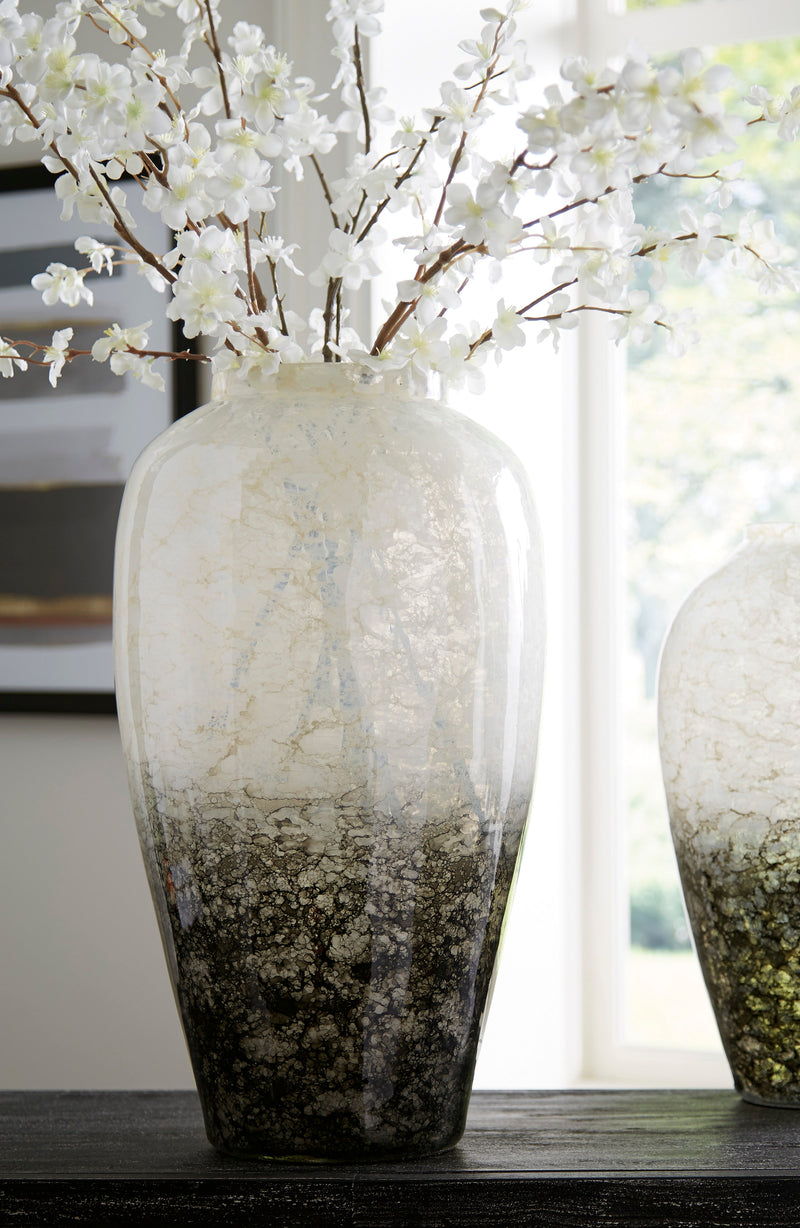Mirielle Vase - Dream Furniture Outlet