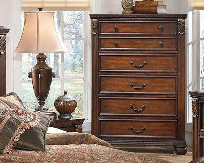 Leahlyn Signature Design by Ashley Chest image