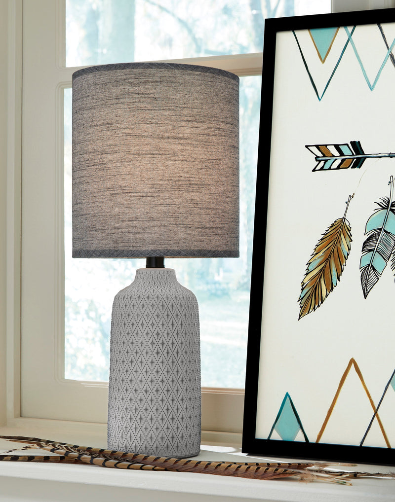 Donnford Table Lamp - Dream Furniture Outlet