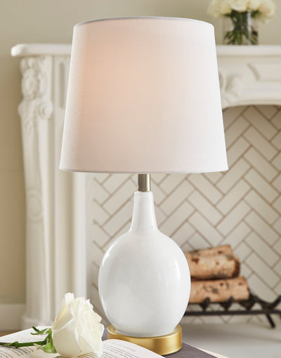Arlomore Table Lamp - Dream Furniture Outlet