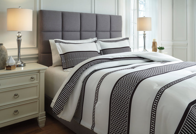 Masako Signature Design by Ashley Comforter Set Queen image