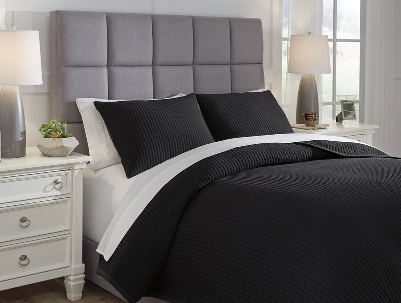 Thornam Signature Design by Ashley Coverlet Set King image