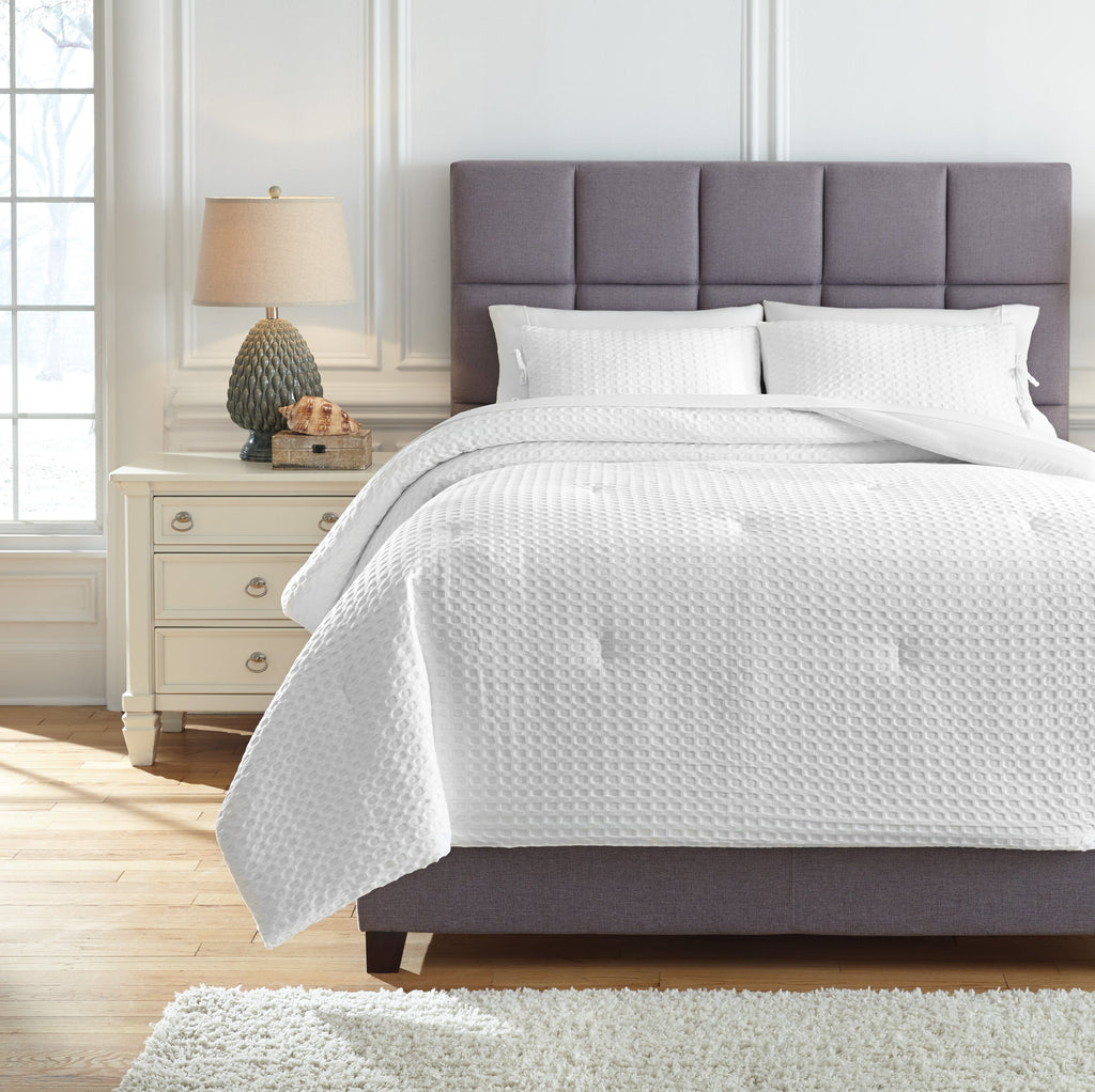 Ashley Furniture Maurilio Comforter